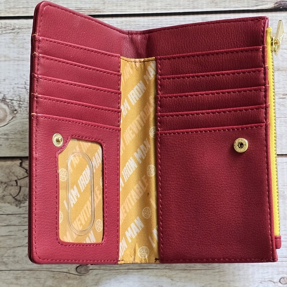 Loungefly | Marvel Endgame x Iron Man Arc Reactor Wallet - Picture 3 of 4